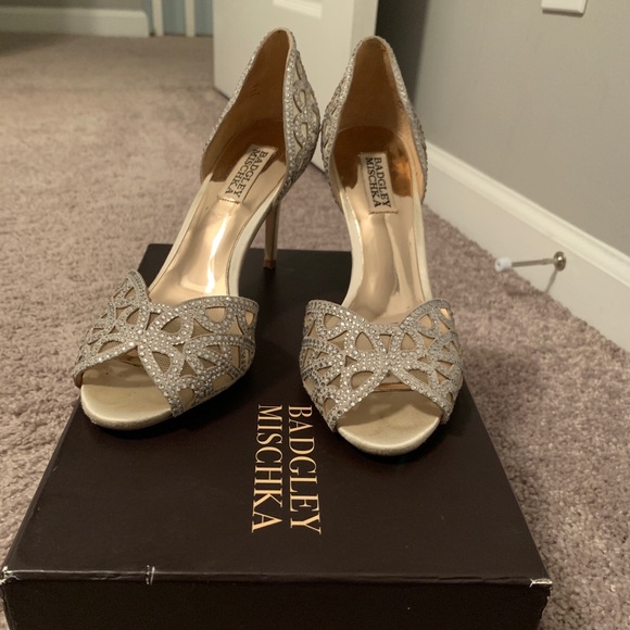 Badgley Mischka Harris Pump in Ivory- wedding shoes - Picture 3 of 6